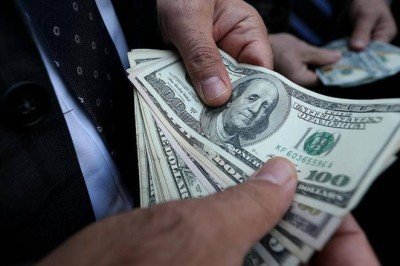 Dolar kuru 10 TL'yi ilk kez aştı! Ekonomistler nasıl değerlendirdi?