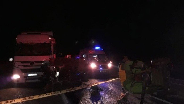 Feci kaza! Tır traktörü biçti, şoför feci şekilde can verdi
