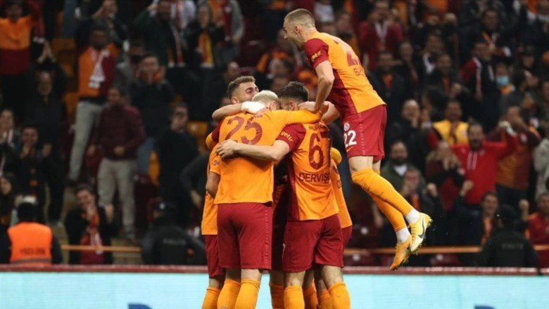 Galatasaray'da 3 imza 5 yolcu