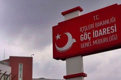 Göç İdaresi duyurdu: Muz yiyen göçmenler Geri Gönderme Merkezlerine sevk edildi