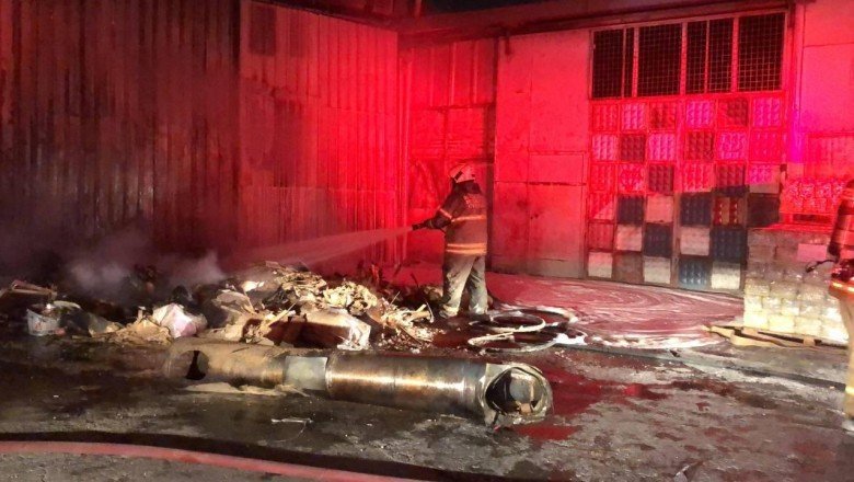 İzmir'de mobilya atölyesinde yangın