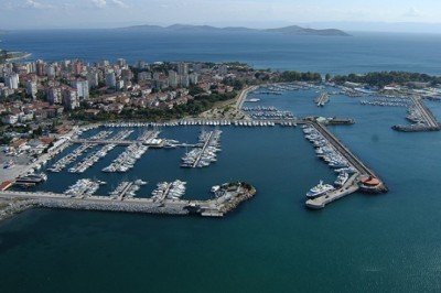 Kalamış Yat Limanı'nın işletmesi Koç'a verildi