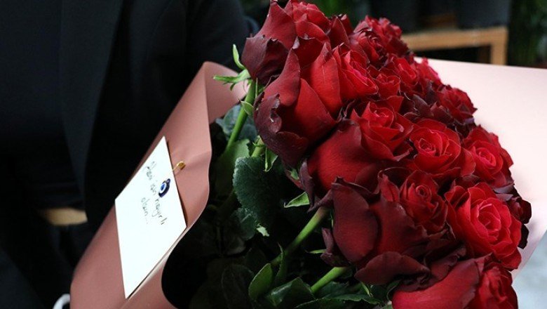 Öğretmen kendisine isimsiz gönderilen güllerin izini sürdü: 3 yıl sonra cinsel taciz davası açıldı