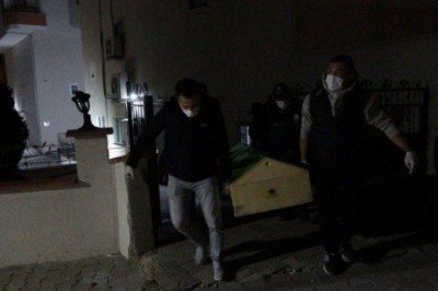 Önce anne ve babasını öldürdü sonra intihar etti
