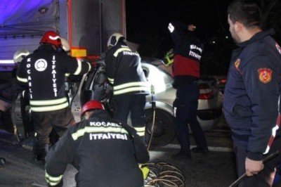 Talihsiz sürücü tırın altında ölüm kalım savaşı verdi