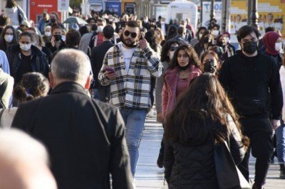 Türkiye'de koronavirüs: Son 24 saatte 215 can kaybı