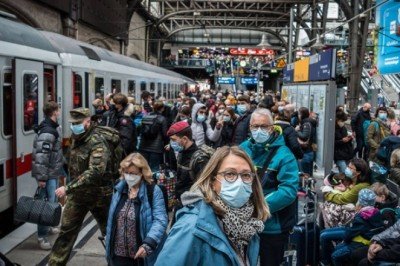 Almanya'da insidans değeri ilk kez 300'ün üzerine çıktı: Aşısızlar için kısıtlama gündemde