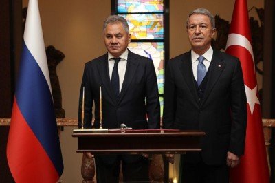 Bakan Akar, Rus mevkidaşı ile görüştü