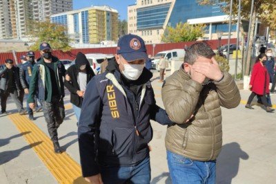 Banka kartı kopyalama operasyonu: 5 gözaltı