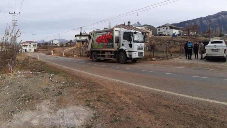 Çöp kamyonunun altında kaldı, yaşamını yitirdi