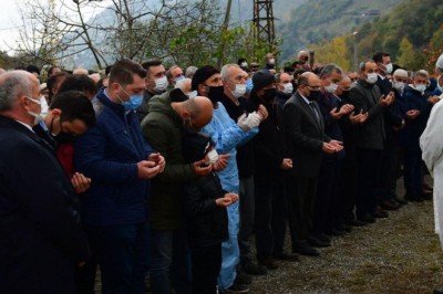 COVID19 tedavisi gören öğretmen ve bebeği hayatını kaybetti