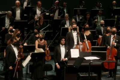 Cumhurbaşkanlığı Senfoni Orkestrası AKM'de müzikseverlerle buluştu