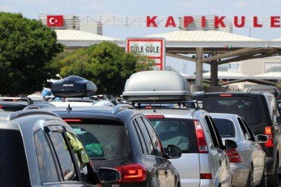 Edirne'deki sınır kapılarından 2 günde 81 bin kişi geçti