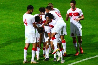 Genç milliler Letonya'yı yendi