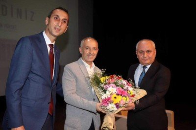 İlahiyatçı yazar Cemil Kılıç Kartal'da Atatürk'ün dine bakışını anlattı