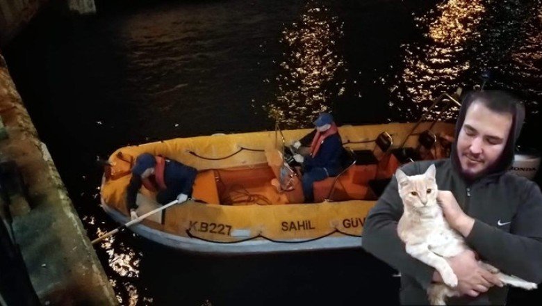 İskelenin ayağında mahsur kalan kedi kurtarıldı
