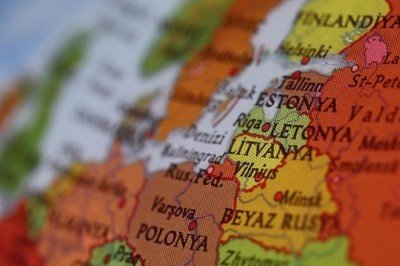 Letonya'da aşısız vekillerin meclis çalışmalarına katılması yasaklandı