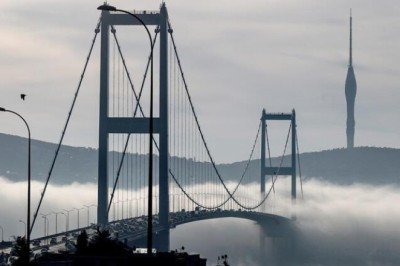 Meteoroloji'den son hava durumu raporu! İstanbul'da yoğun sis... Köprü kayboldu
