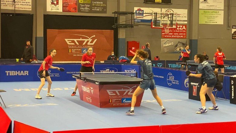 Özge ve Ece'den altın madalya