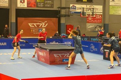 Özge ve Ece'den altın madalya