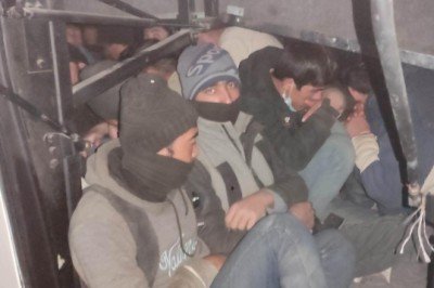 Otobüsün bagajında 55 düzensiz göçmen yakalandı