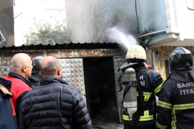 Samsun'da bir depoda yangın çıktı