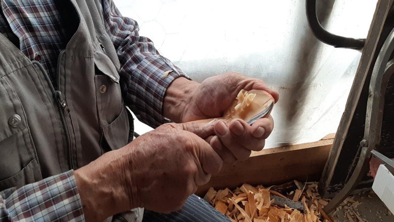 35 yıldır ağaç dallarından tahta kaşık yapıyor