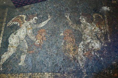 İzmir'de 2700 yıllık iki mozaik bulundu