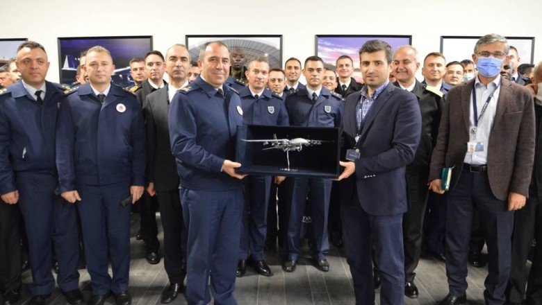 Selçuk Bayraktar,  kursiyer ve öğrenci subaylarla buluştu