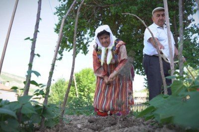 TRT'nin sevilen programı 'Ömür Dediğin'e vefa ödülü