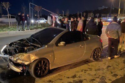 Adıyaman'da iki otomobil çarpıştı: 2 yaralı