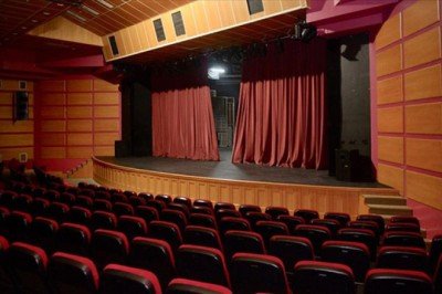 Devlet tiyatrolarının perdeleri öğretmenlere ücretsiz açılacak