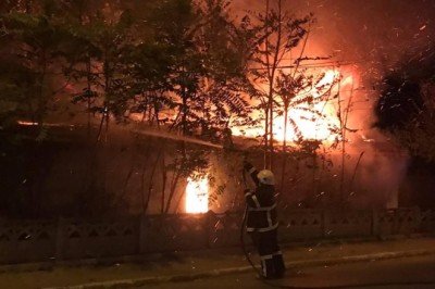 Edirnede metruk binada yangın