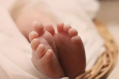 Film gibi olay: Yakın arkadaşının doğumuna girdi, bebeğin babası kocası çıktı