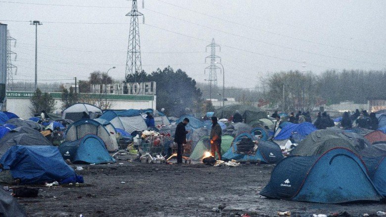 Fransa'nın kuzeyindeki 1500 düzensiz göçmenin olduğu kamp boşaltıldı