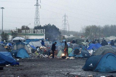 Fransa'nın kuzeyindeki 1500 düzensiz göçmenin olduğu kamp boşaltıldı