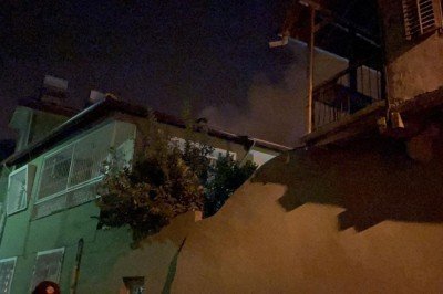 Hatay'da bir evde çıkan yangın iki eve daha sıçradı