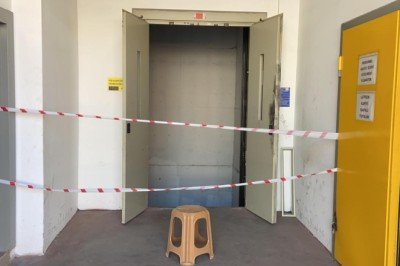 İzmir'de asansör boşluğuna sıkışan kişi öldü