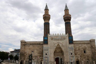 Mavi medrese yenilenen yüzüyle kapılarını açtı