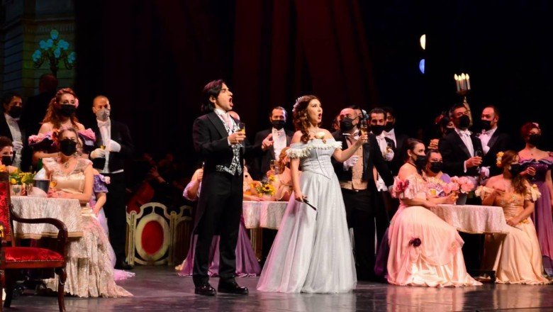 Mersin'de La Traviata operası sanatseverlerle buluştu