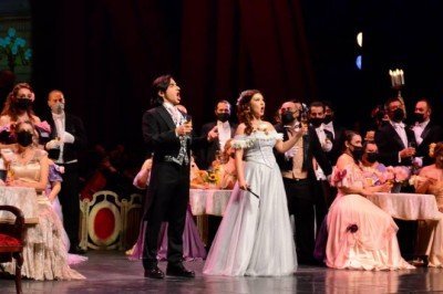 Mersin'de La Traviata operası sanatseverlerle buluştu