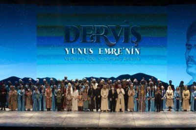 Yunus Emre'yi anlatan Derviş adlı sahne gösteriminin prömiyeri yapıldı
