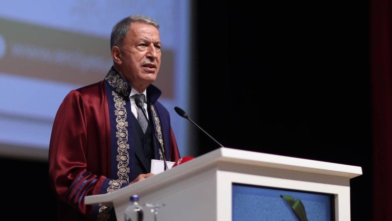 Bakan Akar: Yunan komşularımızdan uluslararası hukuka uygun davranmalarını bekliyoruz