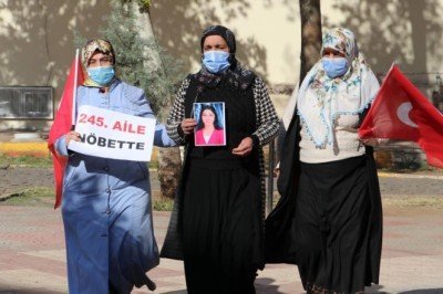 Bir aile daha evlat nöbetinde