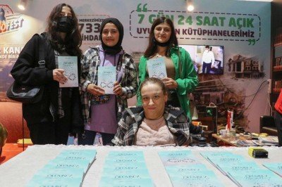 Burnuyla kitap yazan Dilek okurlarıyla buluştu