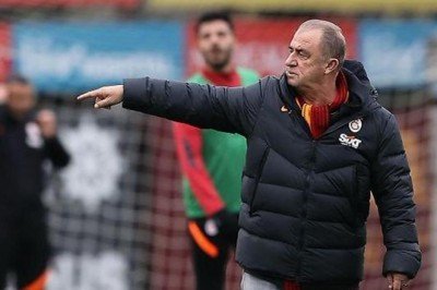 Fatih Terim çift forvetli sistemi deniyor