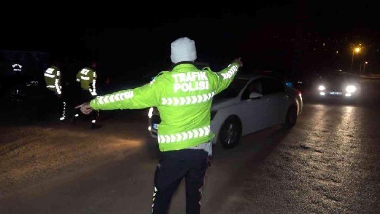 Korkunç kazada sivil polis aracı ile otomobil çarpıştı: 2'si polis 3 yaralı!