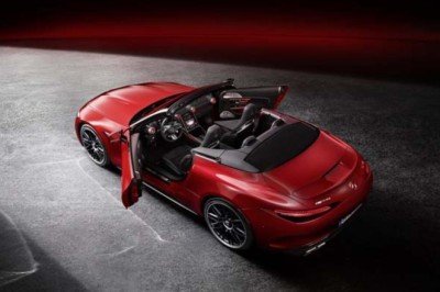 Mercedes-AMG SL yüzünü gösterdi