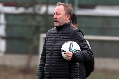 Sergen Yalçın 11'ini netleştirmeye çalışıyor