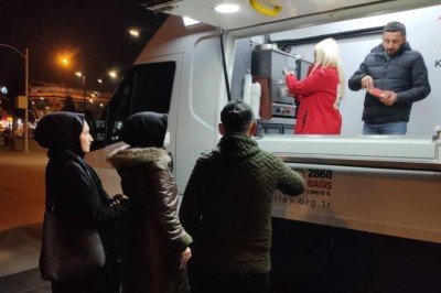 Türk Kızılay afetzedeleri yalnız bırakmadı